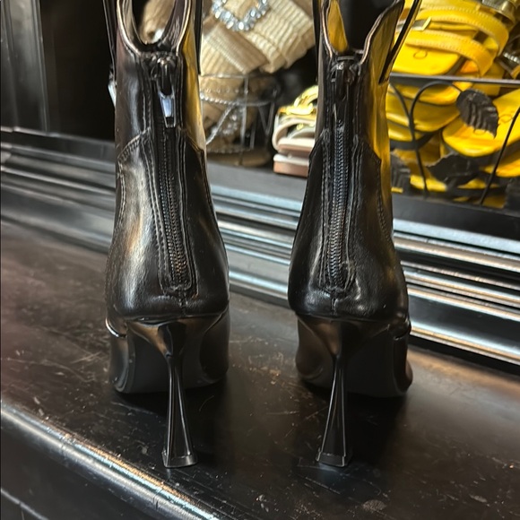 Fashion Nova Sleek Black Heeled Boots counrty - Picture 2 of 4